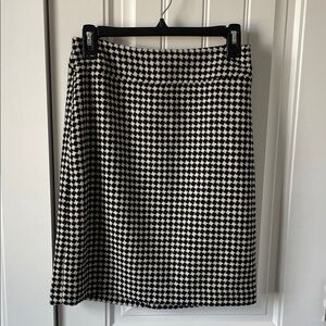 Talbots Black and Cream Wool Blend Patterned Skirt (size 2P)